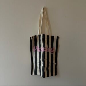 Pleasing tote bag